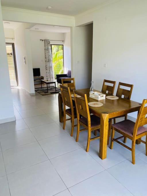 Beach Apartment Flic en Flac Bagian luar foto